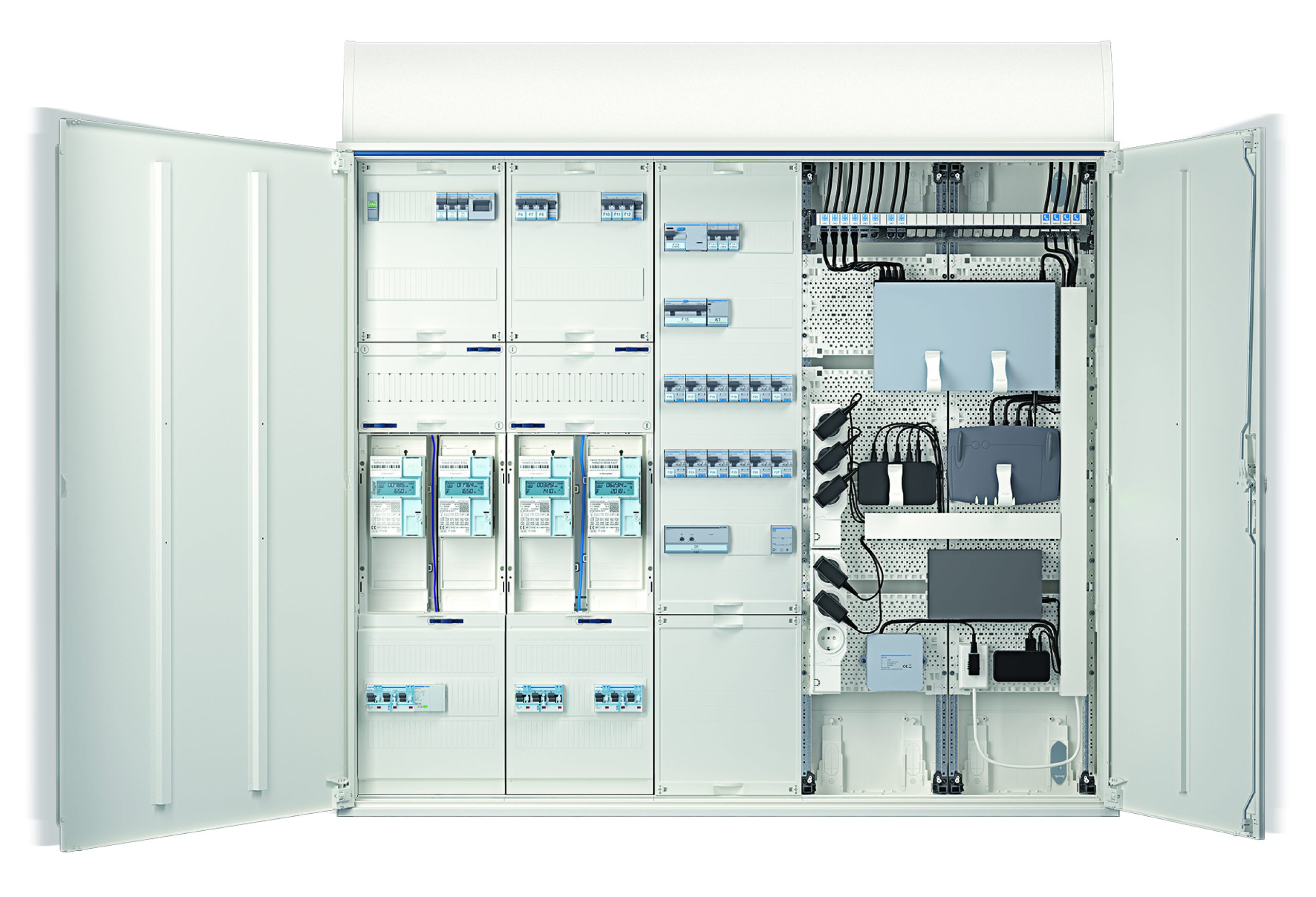 Übersichtlich aufgebauter Elektroverteiler für ein Wohnhaus